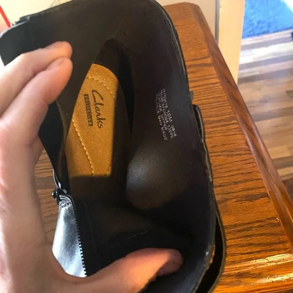 Clark’s Black Leather Ankle Booties Sz 10 - Picture 6 of 6